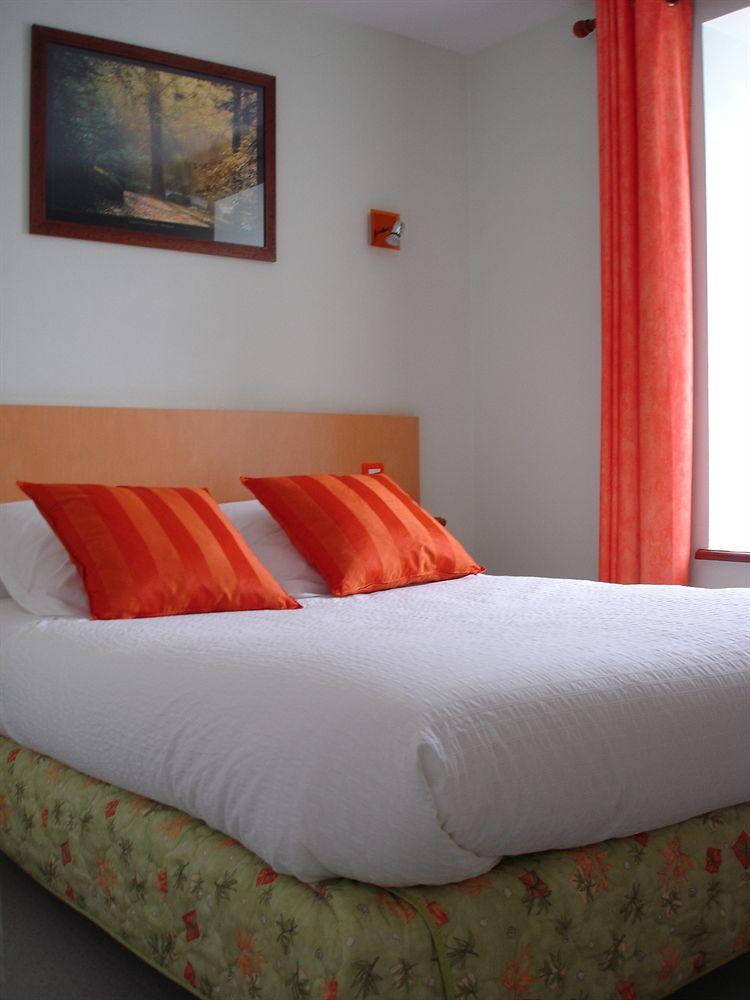 Hotel Du Cheval Blanc Saint-Pol-de-Léon Extérieur photo