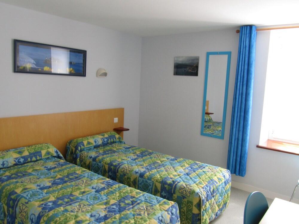 Hotel Du Cheval Blanc Saint-Pol-de-Léon Extérieur photo