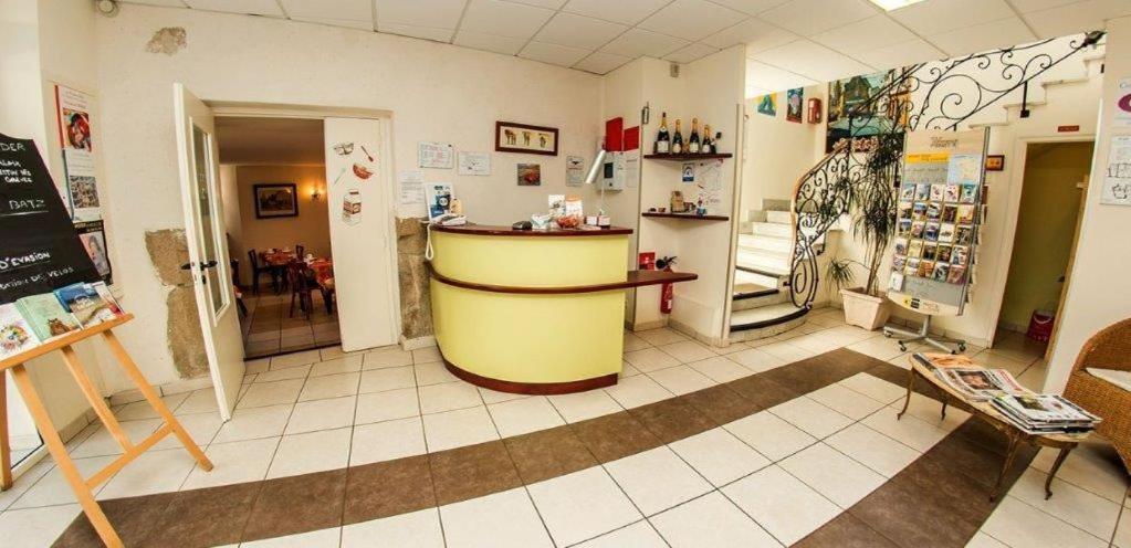 Hotel Du Cheval Blanc Saint-Pol-de-Léon Extérieur photo